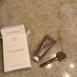 RMS beauty eyelights in the color strobe